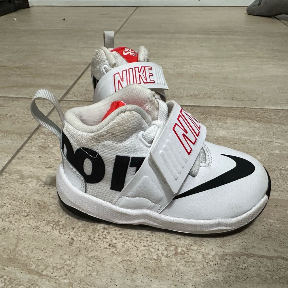 Nike toddler White and Black Sneakers with Midfoot Strap size 6c